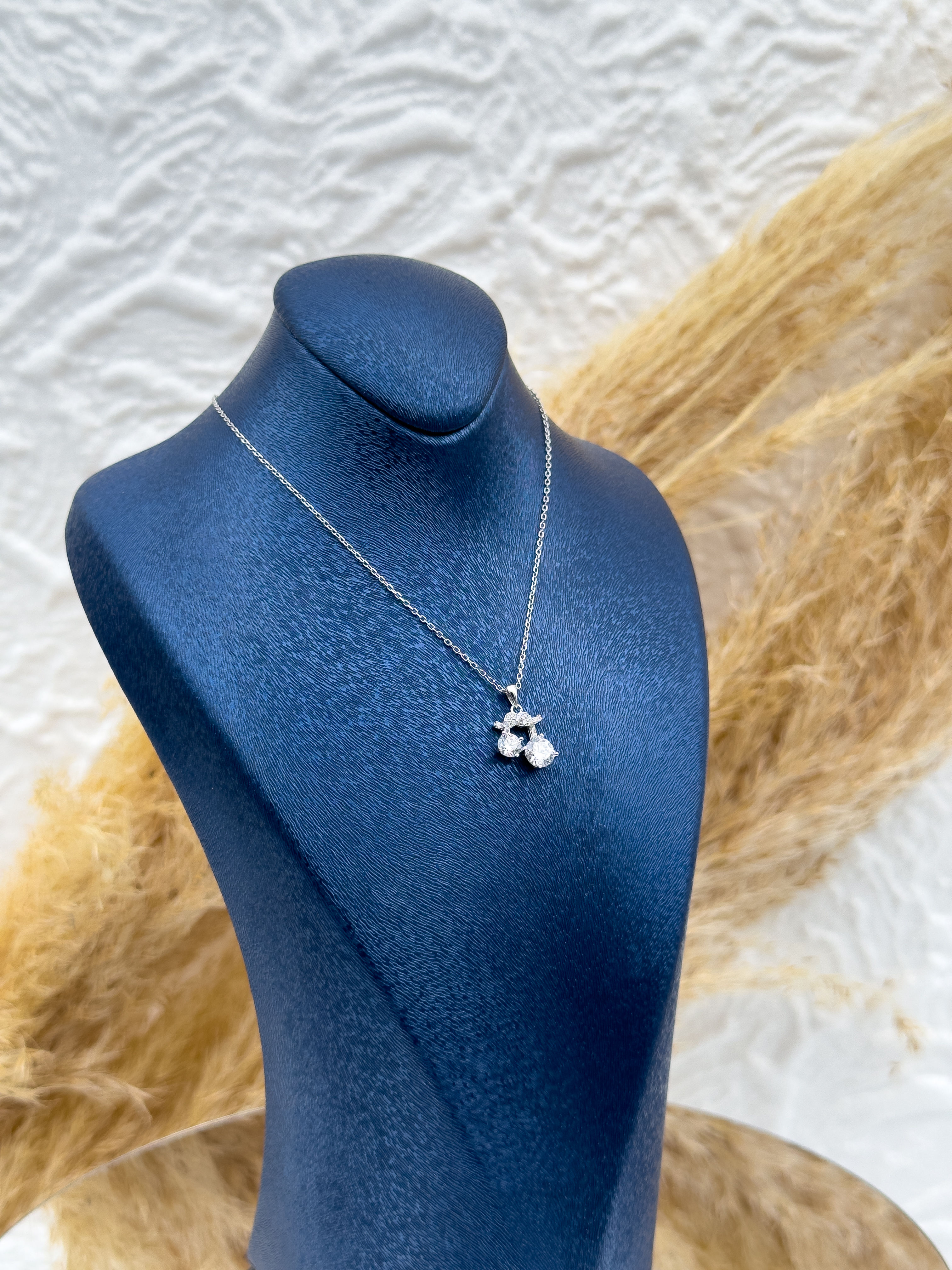 925 Ayar Gümüş Fiyonk Figürlü Tektaş Kadın Kolye – Zarif Özel Tasarım